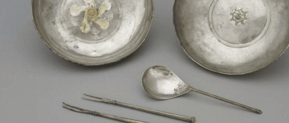 Cuillère médiévale en laiton avec embout en forme de pyramide