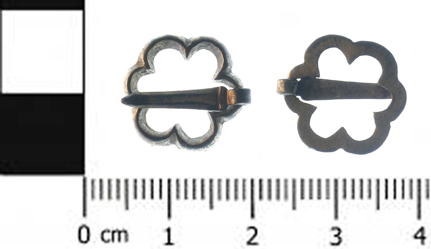 14th century Medieval Brooch - Small Sexfoil