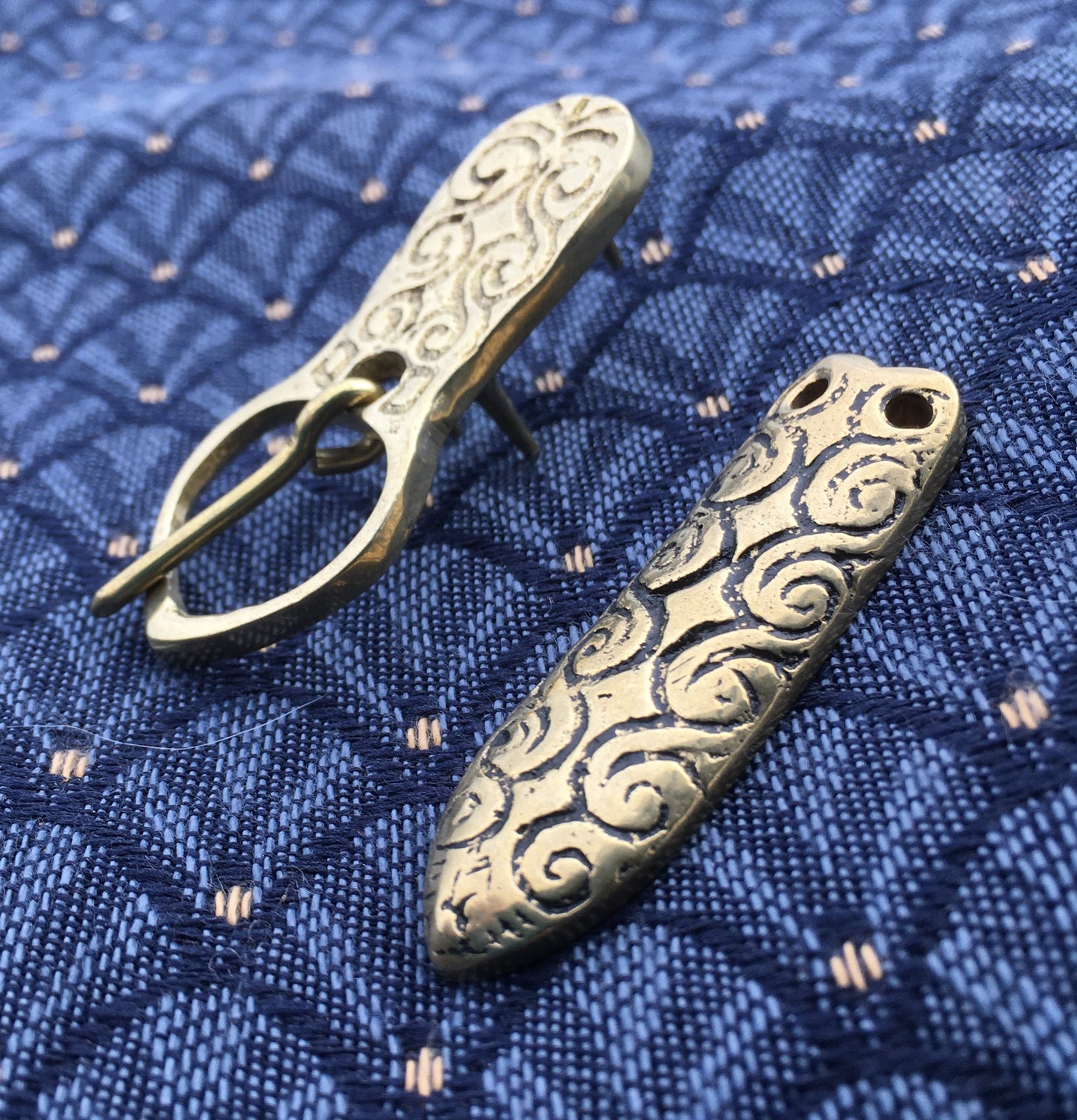 Viking buckle and strap end with a swirling pattern