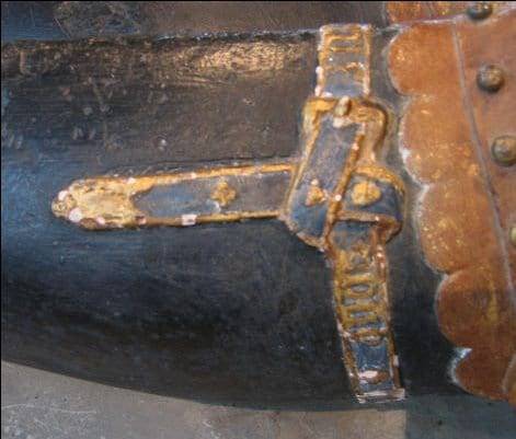 Extrémité du bracelet en cuir avec quadrilobe et torsion