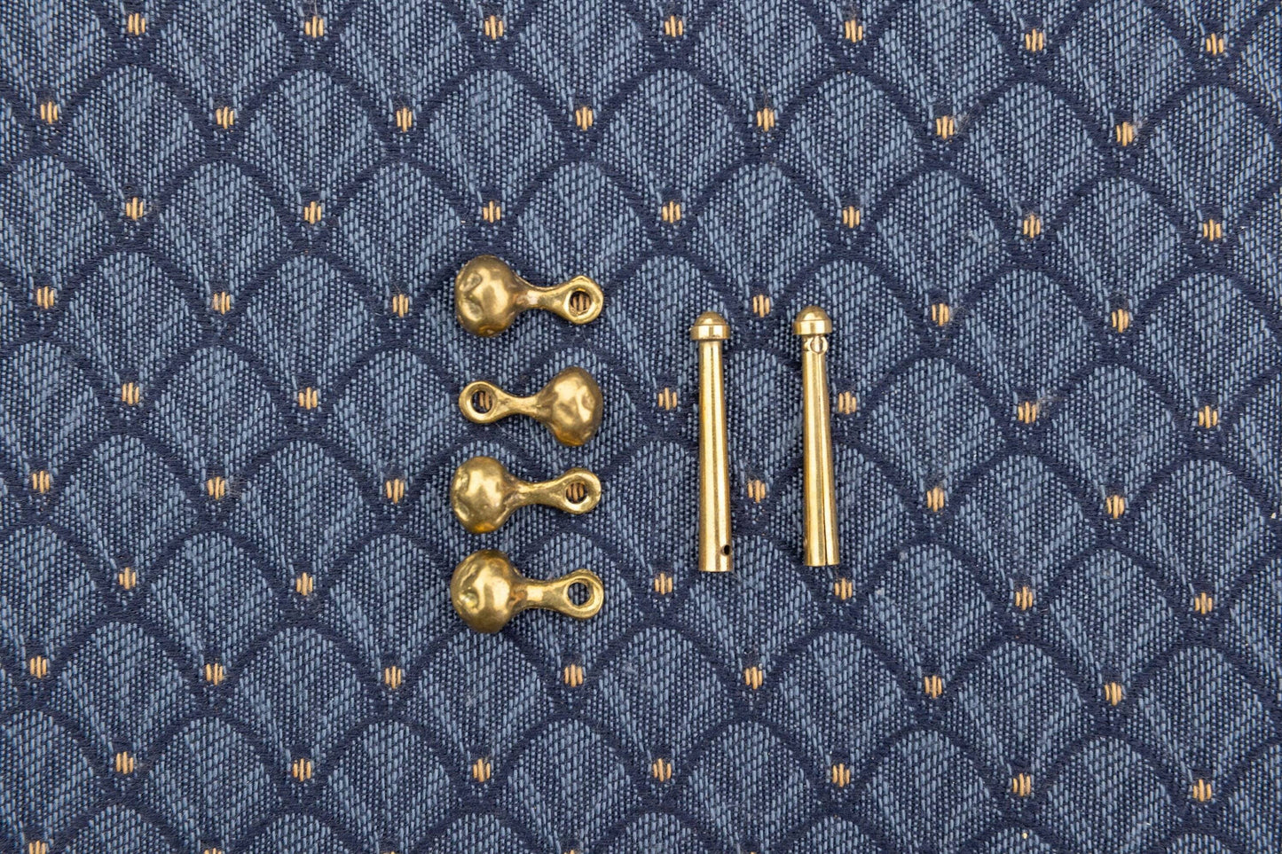 Boutons médiévaux en laiton (ensemble de 4)