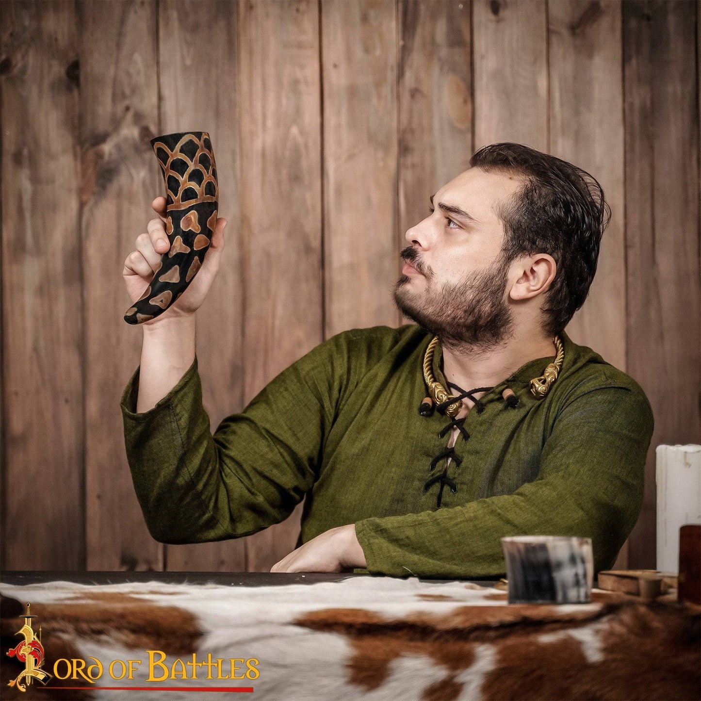 Corne à boire Viking en écailles de dragon