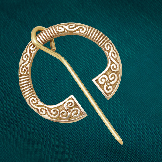 Broche penannulaire irlandaise en laiton massif