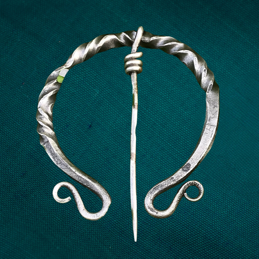 Grande broche penannulaire en fer