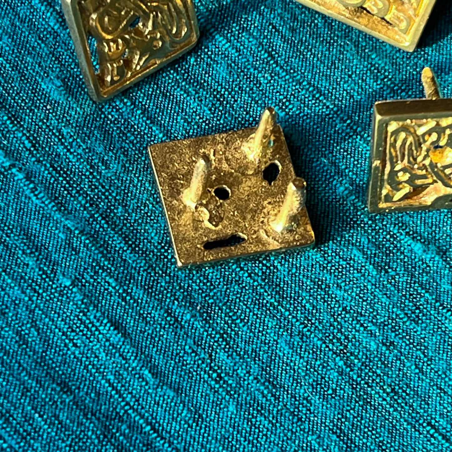 Clous médiévaux ronds en laiton - 8 pétales de fleurs rondes