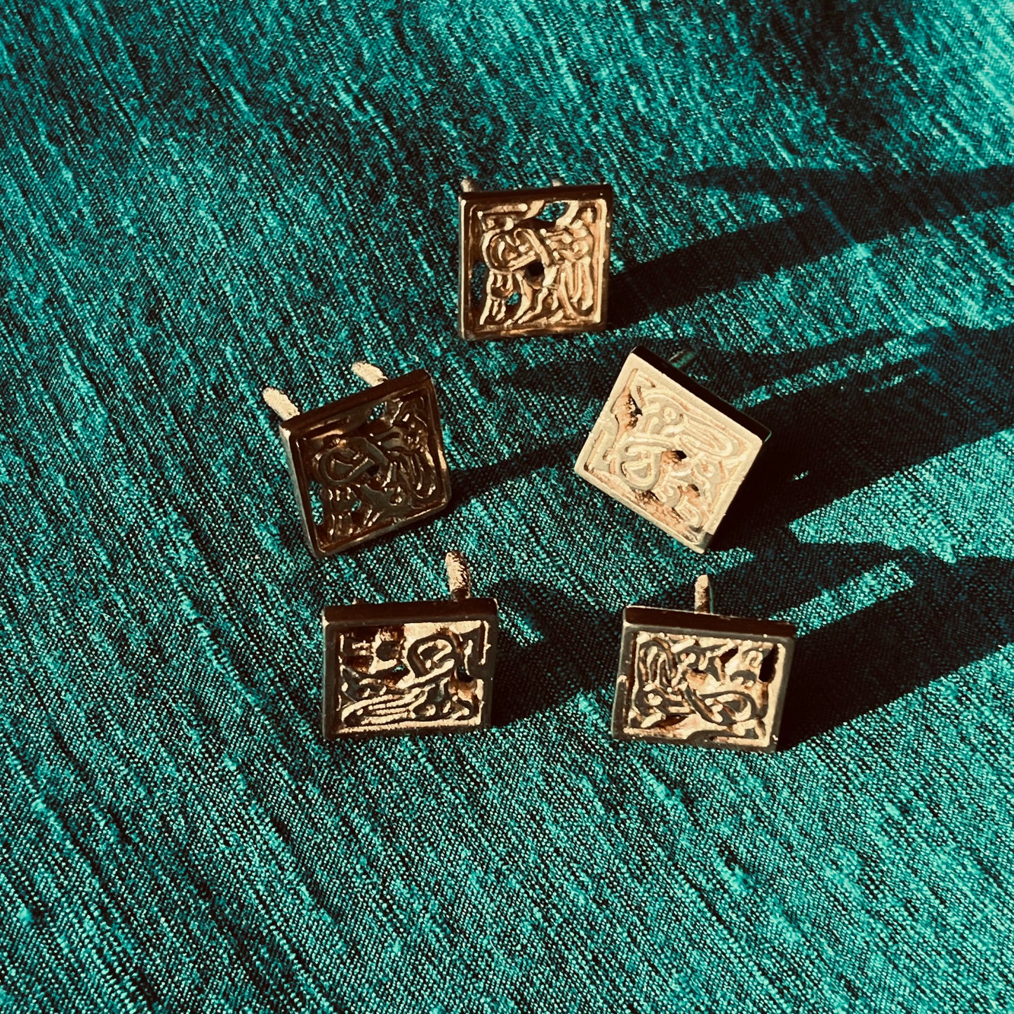 Clous médiévaux ronds en laiton - 8 pétales de fleurs rondes