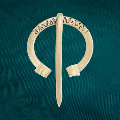 Petite Fibule Penannulaire Décorée