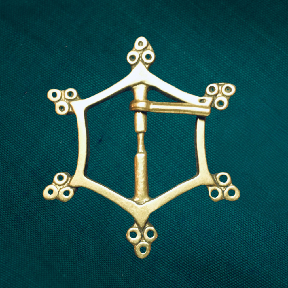 Large brass medieval buckle - Sexfoil