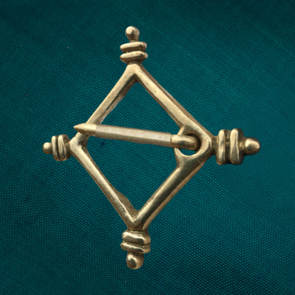 Broche Pastille Médiévale - avec bornes décoratives