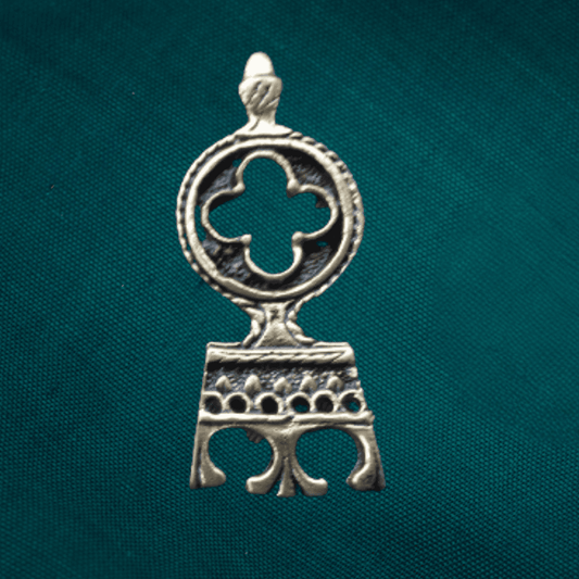 Extrémités de sangle médiévales - avec glands et quadrilobe