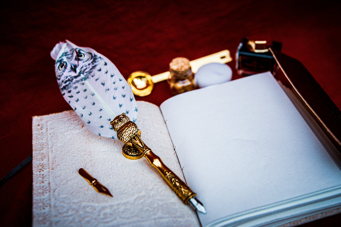Owl Fountain Pen and Wax Letter Seal Stamp (White Feather)