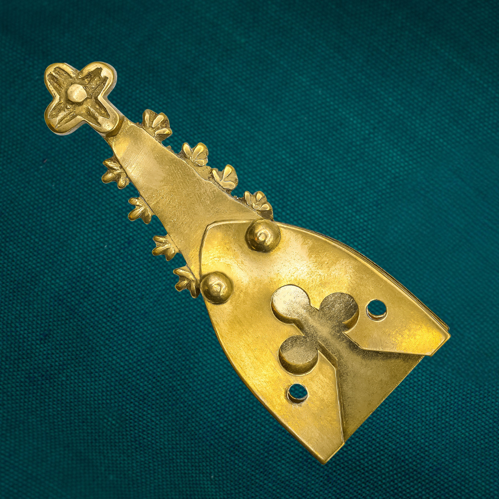 Extrémité de sangle médiévale trèfle