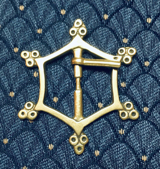 Large brass medieval buckle - Sexfoil