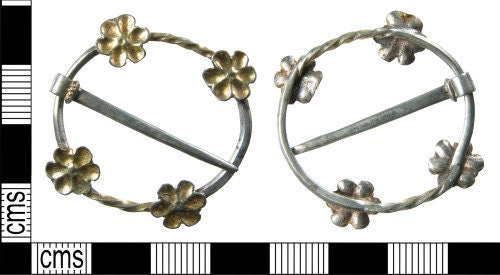 4 Flowers medieval brooch (set of 2)