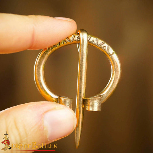 Petite Fibule Penannulaire Décorée