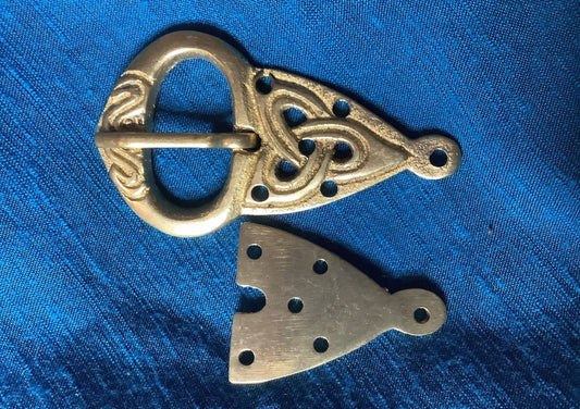 Boucle médiévale avec Trisquetra