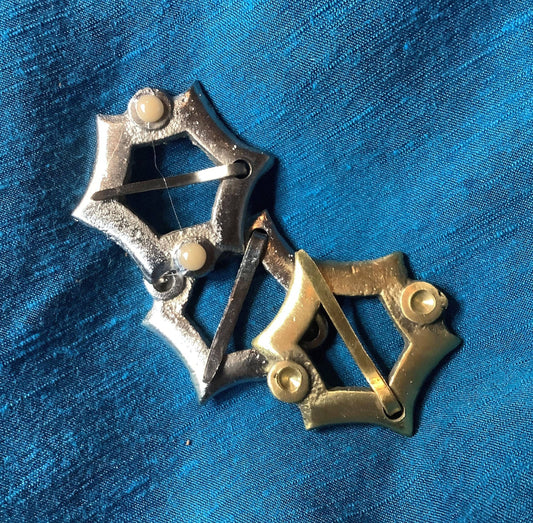 Broche médiévale argentée Sexfoil