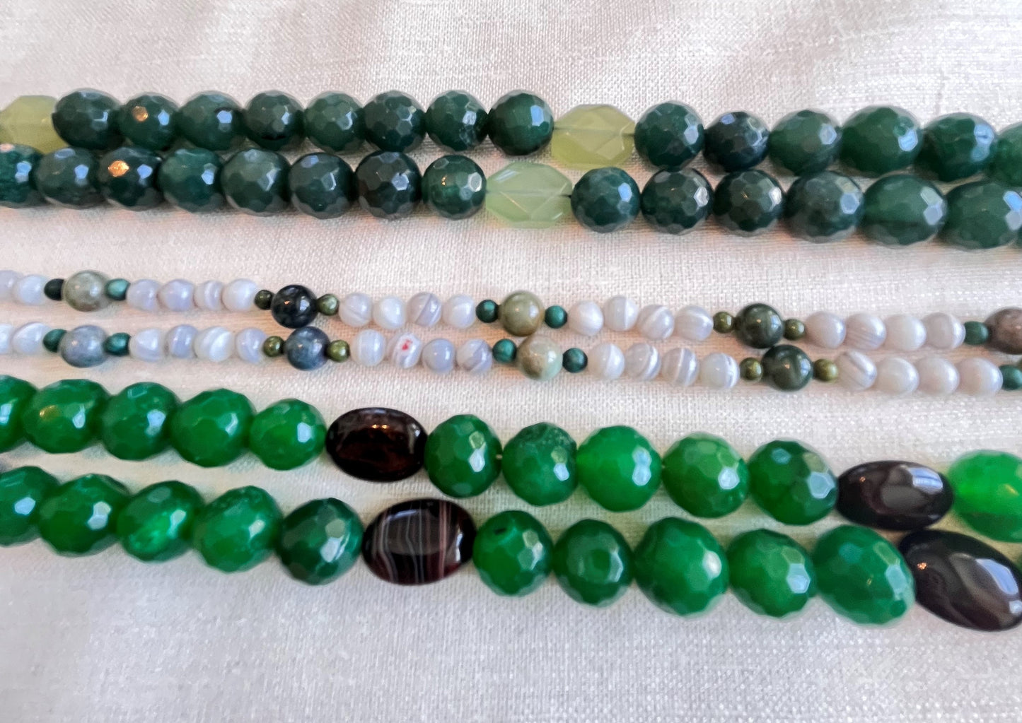 Dark Green Paternoster with Banded Agate Gauds